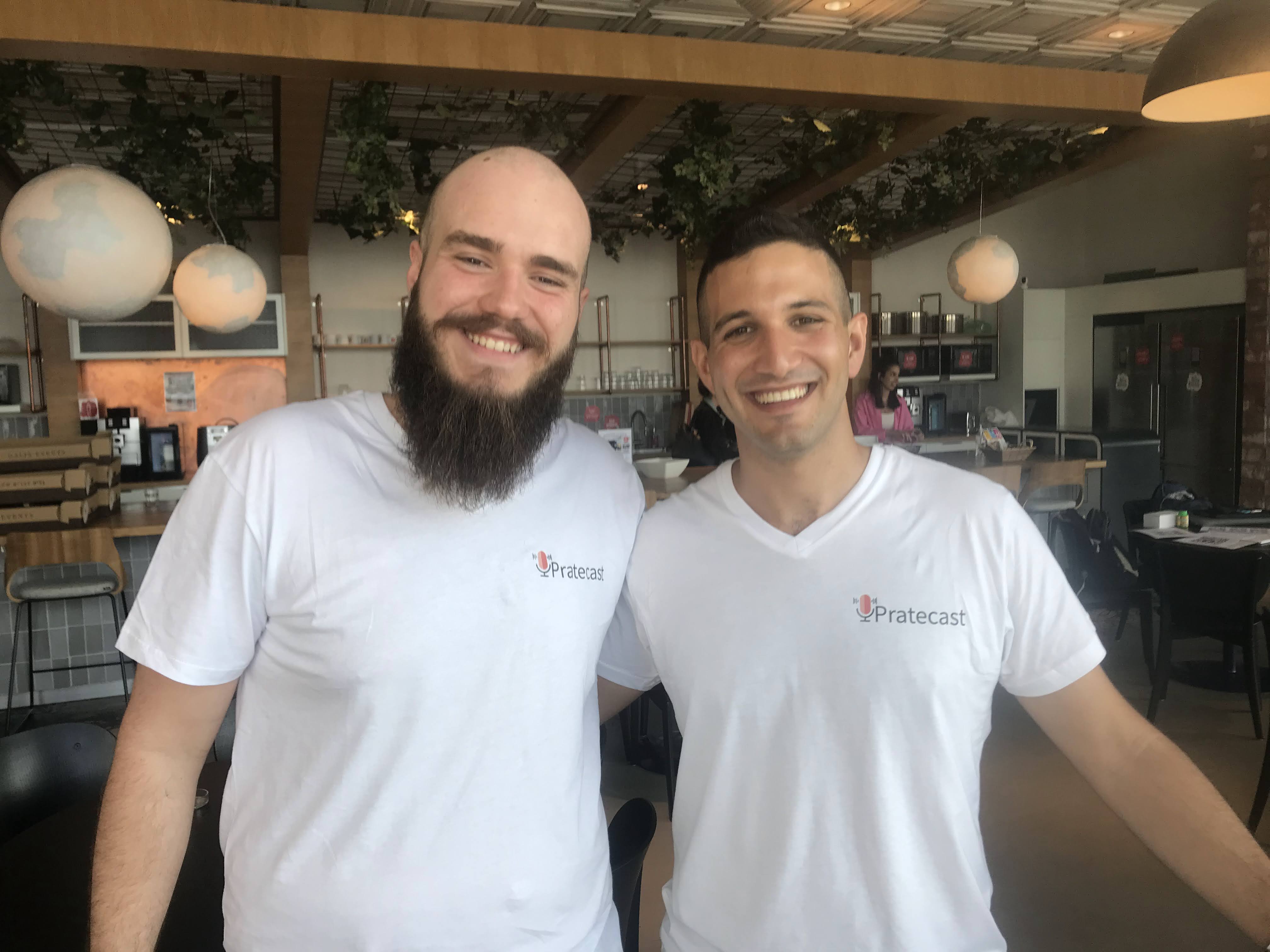 גילוי פודקאסטים מבוסס קהילה וניתוח נתונים: מסע מרתק אל עולם הפודקאסטים